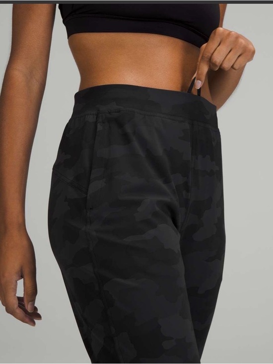 NWOT Lululemon Adapted State High-Rise
Jogger *28" - Camo Deep Coal Multi size 4 - Picture 4 of 11